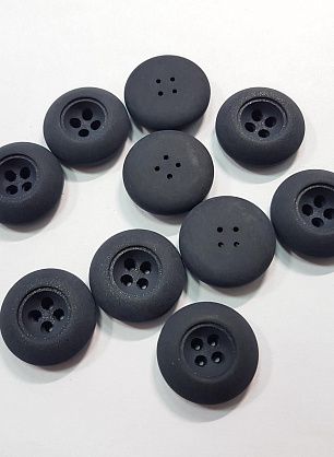 Пуговица пластик 4 прокола d-22мм графитовая - в интернет-магазине тканей Тессутидея арт. F-5501