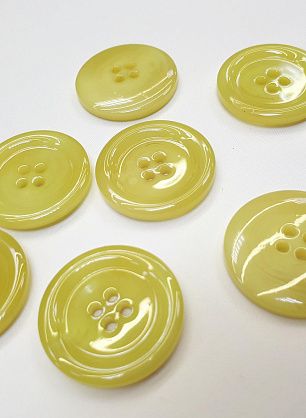 Пуговица пластик 4 прокола d-34мм бежево-желтая - в интернет-магазине тканей Тессутидея арт. F-4186