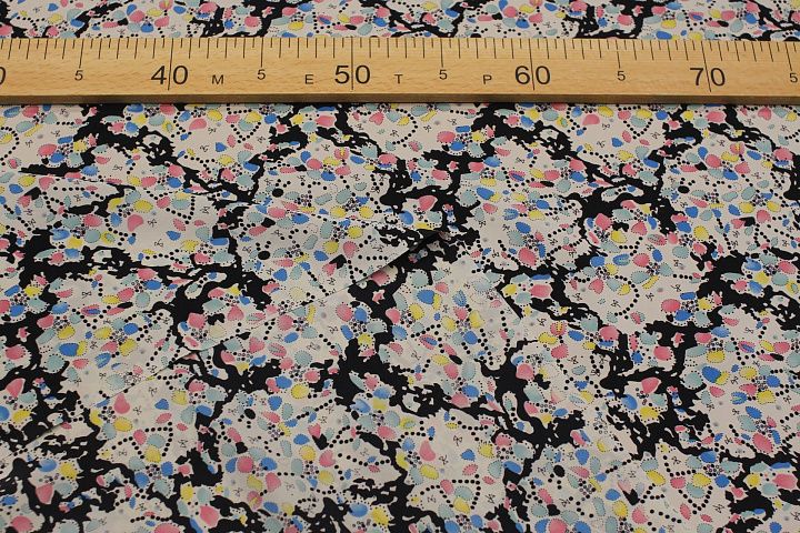 Крепдешин (н) желто-розово-голубой абстрактный рисунок на черно-белом - итальянские ткани Тессутидея арт. 10-4140