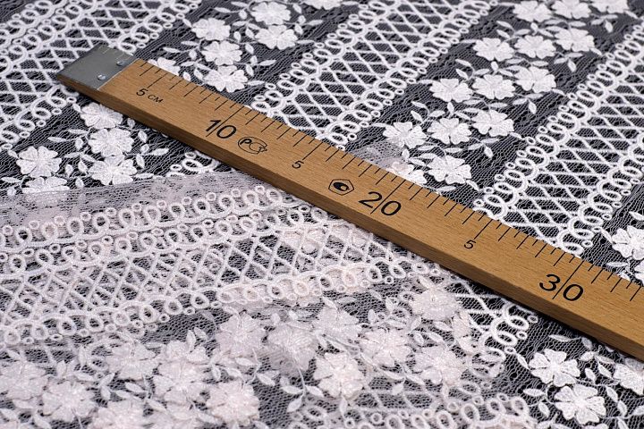 Кружевное полотно (о) бело-розовое - итальянские ткани Тессутидея арт. 03-6172