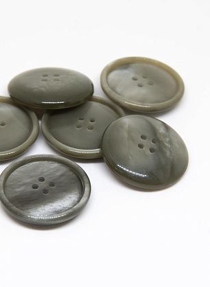 Пуговица пластик 4 прокола d-25мм светло-серо-зеленая перламутровая - в интернет-магазине тканей Тессутидея арт. F-4691