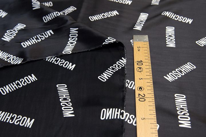 Подкладочная (н) белые надписи на черном в стиле Moschino - итальянские ткани Тессутидея арт. 08-1075