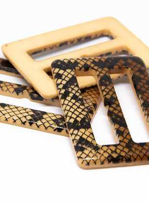 Пряжка пластик ш-4,5см рептилия - в интернет-магазине тканей Тессутидея арт. F-4556