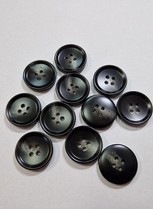 Пуговица костюмная пластик 4 прокола d-23мм черно-серая - в интернет-магазине тканей Тессутидея арт. F-5931
