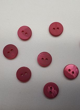 Пуговица ракушка 2 прокола d-10мм фуксия именная - в интернет-магазине тканей Тессутидея арт. F-3965