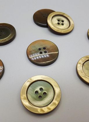Пуговица пластик 4 прокола d-27мм бежево-зеленый перламутр с ободком - итальянские ткани Тессутидея F-4193