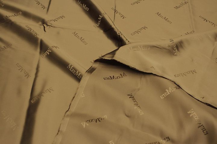 Подкладочная вискоза (о) коричневая с надписью Max Mara - итальянские ткани Тессутидея арт. 08-1438
