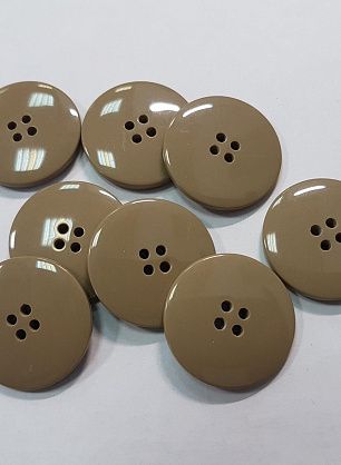 Пуговица пластик 4 прокола d-28мм бежевая - в интернет-магазине тканей Тессутидея арт. F-5288