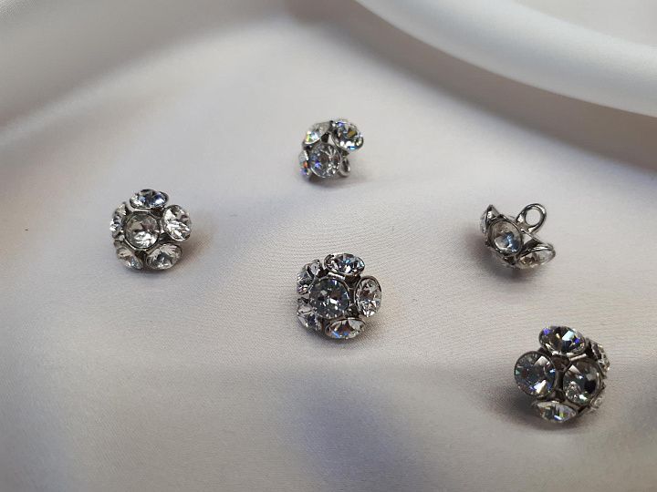 Пуговица металл серебро на ножке цветок из страз Swarovski d-14мм  - итальянские ткани Тессутидея арт. F-3880