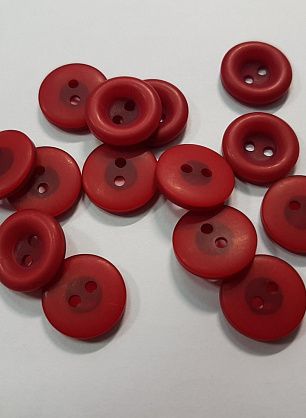 Пуговица пластик 2 прокола d-15мм красная - в интернет-магазине тканей Тессутидея арт. F-5461