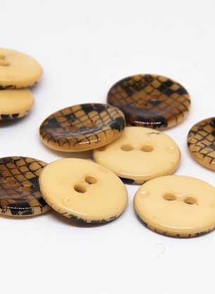 Пуговица пластик 2 прокола d-22мм рептилия - в интернет-магазине тканей Тессутидея арт. F-4601