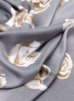 Шелк (н) бежевые розы на сером меланже Moschino - в интернет-магазине тканей Тессутидея арт. 02-8198