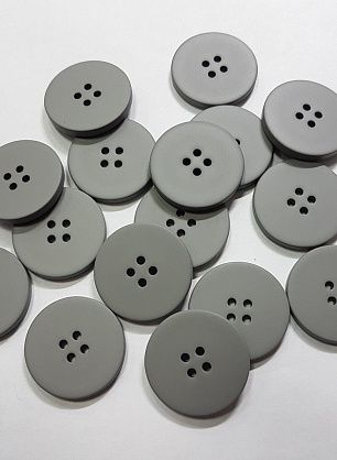 Пуговица пластик 4 прокола d-25мм серая матовая - в интернет-магазине тканей Тессутидея арт. F-5199