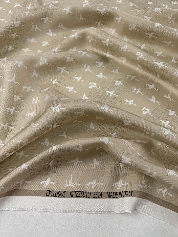 Шелк твил (н) театр и балерины на бежевом - итальянские ткани Тессутидея арт. 10-4864