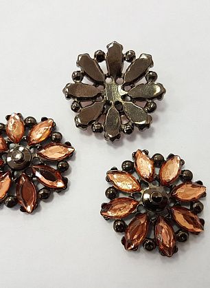 Декоративный пришивной цветок металл со стразами бронзовый d-40мм - в интернет-магазине тканей Тессутидея арт. F-3599