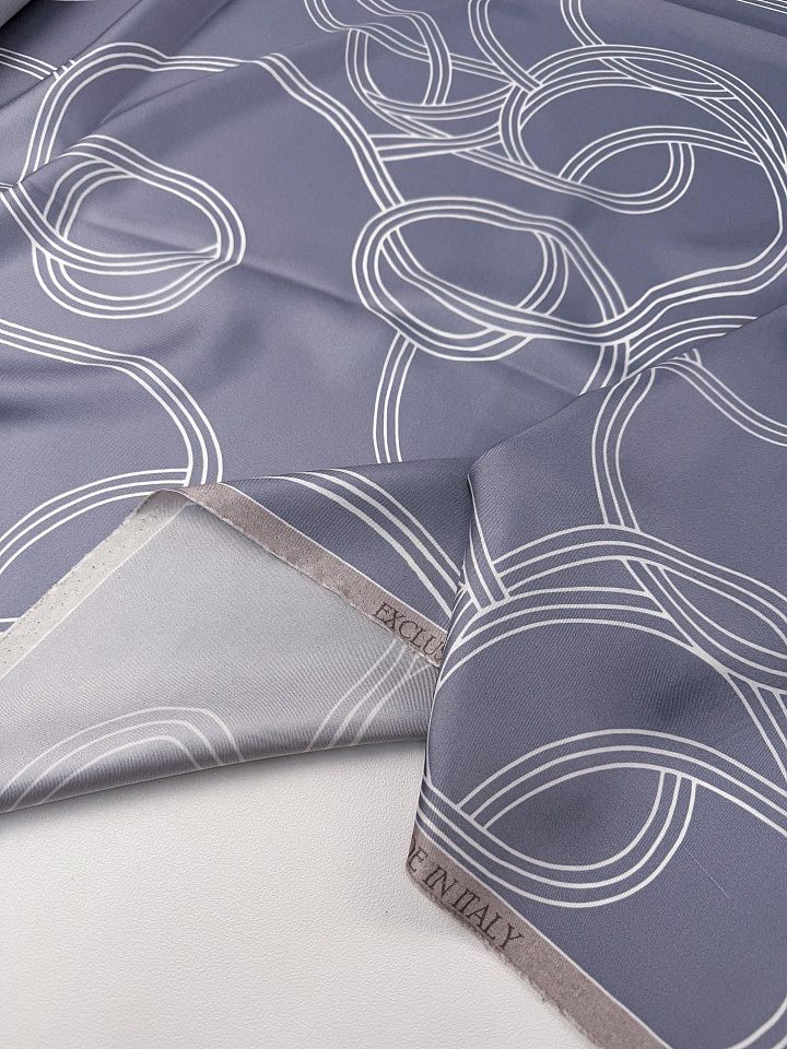 Шелк твил (н) белая геометрическая абстракция на серо-голубом - итальянские ткани Тессутидея арт. 10-4874