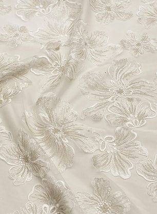 Кружевное полотно на сетке с люрексом (н) бело-серебряные цветы расшитые пайетками - в интернет-магазине тканей Тессутидея арт. 03-7206