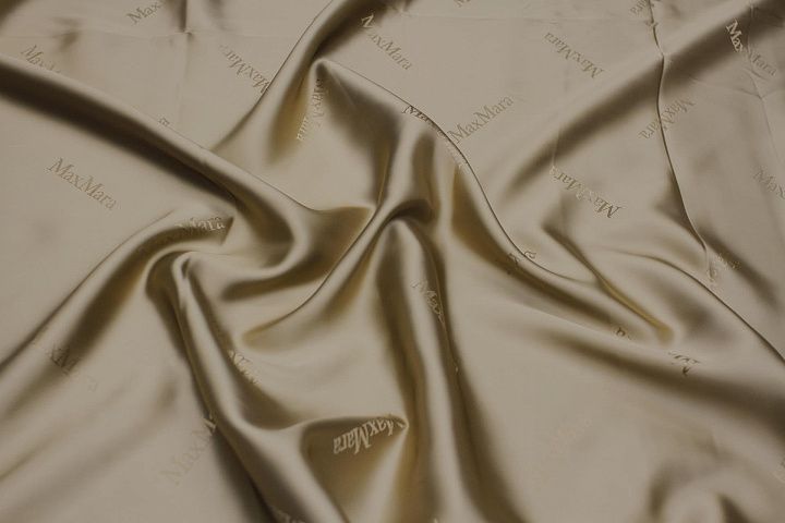 Подкладочная вискоза (о) бежевая с надписью Max Mara - итальянские ткани Тессутидея арт. 08-1437