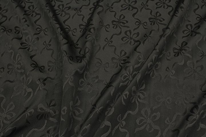 Крепдешин дама (о) бантики на черном - итальянские ткани Тессутидея арт. 10-4595