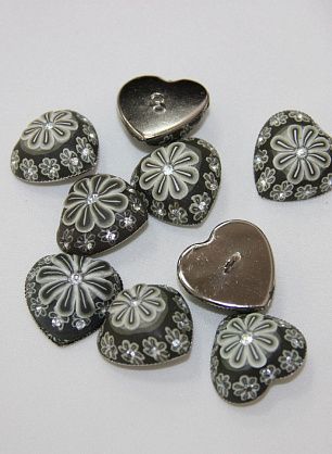 Пуговица на ножке со стразами серое сердце  d-26mm Roberto Cavalli - в интернет-магазине тканей Тессутидея арт. F-2472