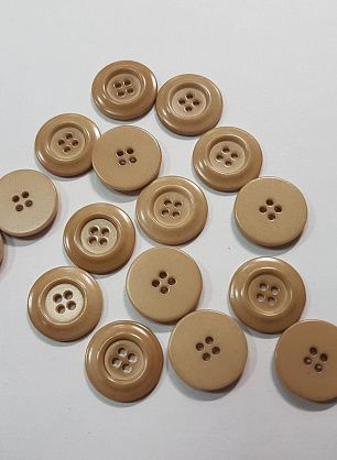 Пуговица пластик 4 прокола d-15мм бежевая - в интернет-магазине тканей Тессутидея арт. F-5446