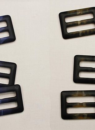 Пряжка пластик под рог 30мм сине-черная, коричнево-черная - в интернет-магазине тканей Тессутидея арт. F-6622