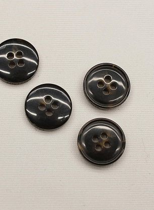 Пуговица пластик 4 прокола d-18мм бежево-коричневая Max Mara - в интернет-магазине тканей Тессутидея арт. F-6539