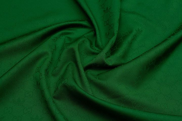Костюмная (о) жаккардовый логотип на зеленом - итальянские ткани Тессутидея арт. 03-6965