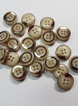 Пуговица пластик 4 прокола d-15мм светло-бежевая с золотым ободком - в интернет-магазине тканей Тессутидея арт. F-5568