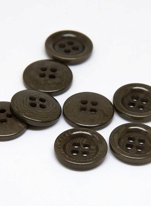 Пуговица пластик 4 прокола d-16мм хаки - в интернет-магазине тканей Тессутидея арт. F-4750