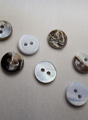 Пуговица ракушка 2 прокола d-11мм голубая - в интернет-магазине тканей Тессутидея арт. F-3947