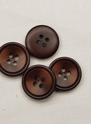 Пуговица пластик 4 прокола d-18мм бордовая - в интернет-магазине тканей Тессутидея арт. F-6678