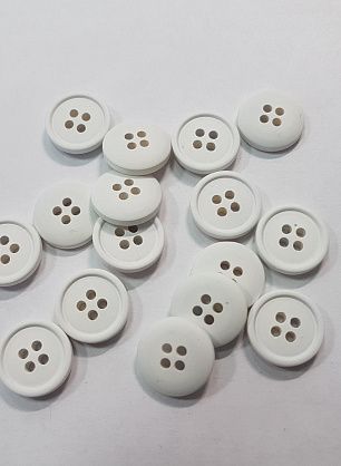 Пуговица пластик 4 прокола d-15мм белая - в интернет-магазине тканей Тессутидея арт. F-5274