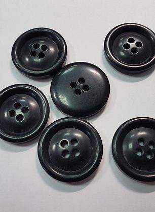 Пуговица пластик 4 прокола d-35мм черная - в интернет-магазине тканей Тессутидея арт. F-5515