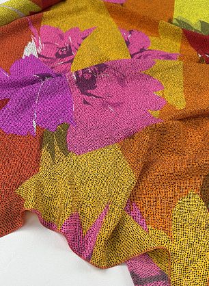 Крепдешин (н) яркий цветочный рисунок и черные вкрапления - в интернет-магазине тканей Тессутидея арт. 10-4834