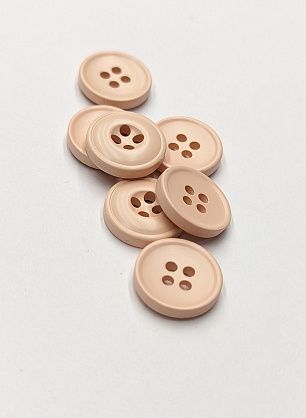 Пуговица пластик 4 прокола d-15мм светло-розово-бежевая - в интернет-магазине тканей Тессутидея арт. F-6129