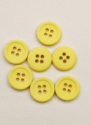 Пуговица пластик 4 прокола d-15мм желтая - в интернет-магазине тканей Тессутидея арт. F-6551