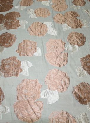 Органза деворе (н) персиковый цветочный орнамент на айвори ш-160см - в интернет-магазине тканей Тессутидея арт. 03-3109