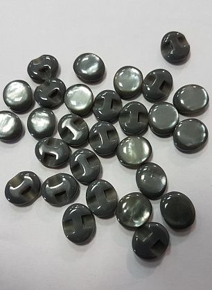 Пуговица пластик на ножке d-12мм овальная серая перламутровая - в интернет-магазине тканей Тессутидея арт. F-4856