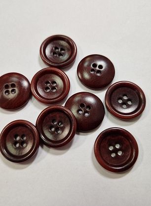 Пуговица костюмная пластик 4 прокола d-20мм бордовая - в интернет-магазине тканей Тессутидея арт. F-5955