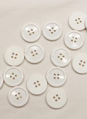 Пуговица ракушка 4 прокола d-20мм белая - в интернет-магазине тканей Тессутидея арт. F-6858