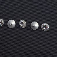 Пуговица металл серебро на ножке d-12мм с крупным стразом Swarovski - итальянские ткани Тессутидея арт. F-4387