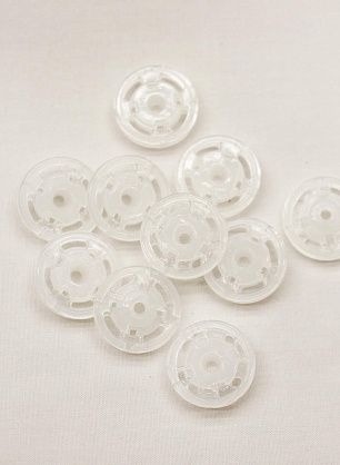 Кнопка пластик пришивная d-15мм белая - в интернет-магазине тканей Тессутидея арт. F-6909