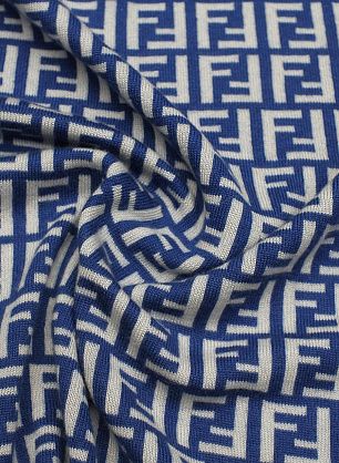 Трикотаж кашемир (н) белый логотип на синем - в интернет-магазине тканей Тессутидея арт. 15-1136