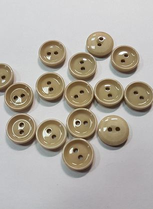 Пуговица пластик 2 прокола d-12мм бежевая - в интернет-магазине тканей Тессутидея арт. F-5530