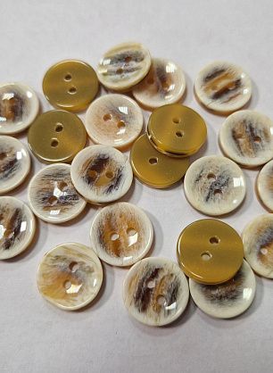 Пуговица пластик 2 прокола d-15мм бело-коричневая - в интернет-магазине тканей Тессутидея арт. F-5765