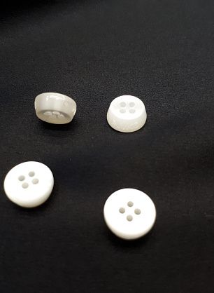 Пуговица пластик 4 прокола d-10мм молочная - итальянские ткани Тессутидея F-3871