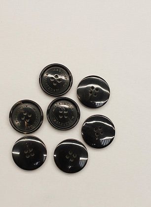 Пуговица рог 4 прокола d-25мм темно-коричневая Mackintosh - в интернет-магазине тканей Тессутидея арт. F-6596