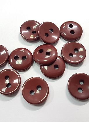 Пуговица пластик 2 прокола d-21мм бордовая - в интернет-магазине тканей Тессутидея арт. F-5504