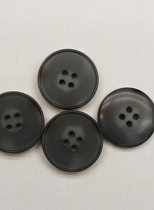 Пуговица пластик 4 прокола d-25мм серая - в интернет-магазине тканей Тессутидея арт. F-6773